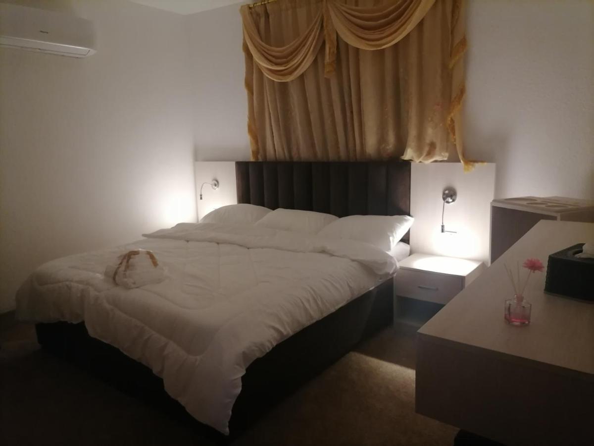 Petra Glamour Hostel At Tayyibah Ngoại thất bức ảnh